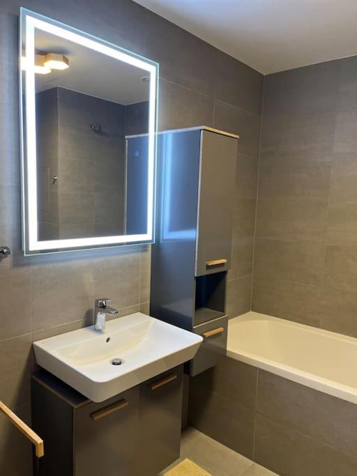 Apartman Holesovice,Balkon,Garaz Praga Exterior foto